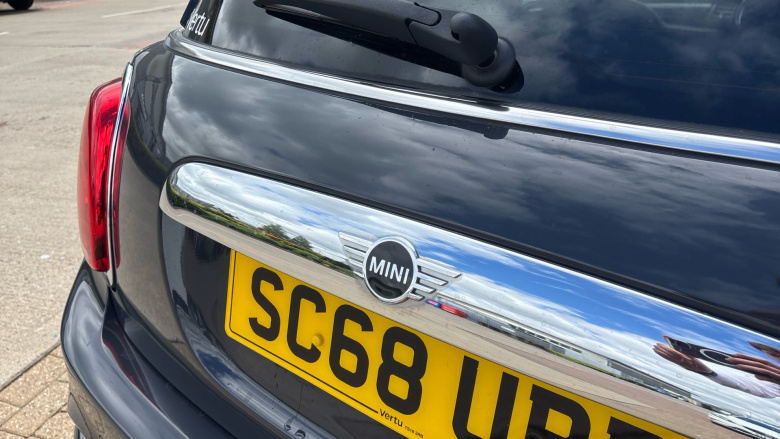 MINI Hatchback 2.0 Cooper S Exclusive II 3dr [Comfort/Nav Pack] Petrol Hatchback